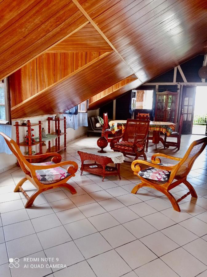 Chez Ninette Pres Des Sources Chaudes Villa Bouillante Buitenkant foto