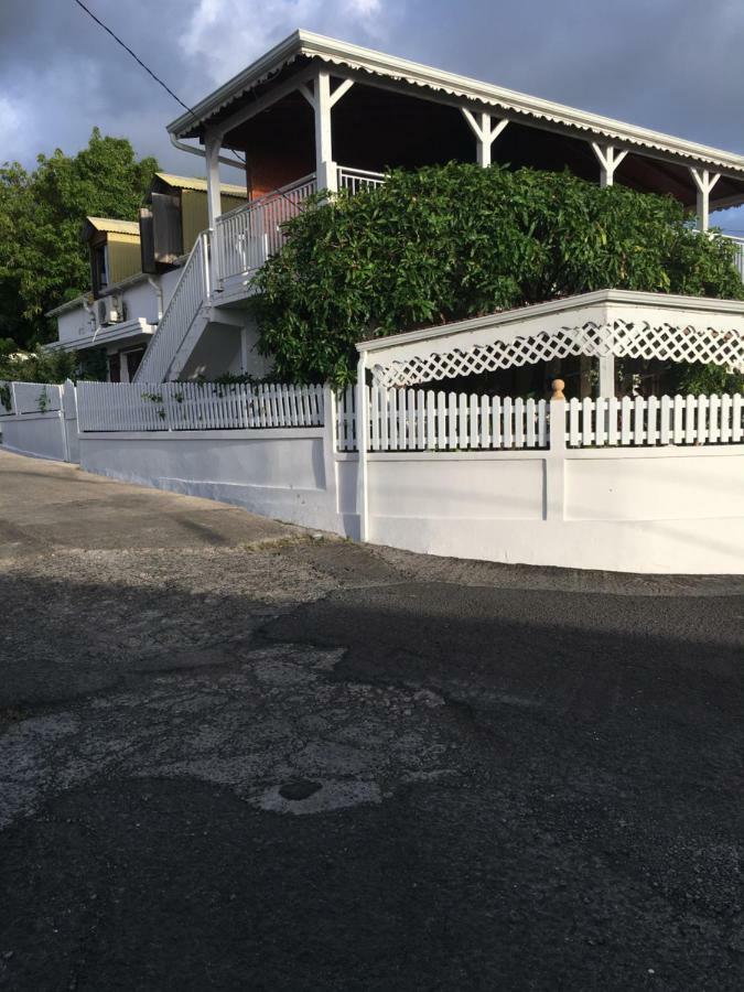 Chez Ninette Pres Des Sources Chaudes Villa Bouillante Buitenkant foto